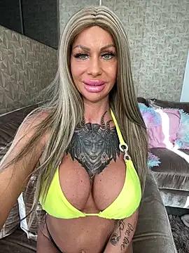 Snapshot of dutchbarbie chatting on April 2026 04:24:02 PM dutchbarbie online show from April 2026 04:24:02 PM