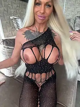 Snapshot of dutchbarbie chatting on May 2026 05:29:01 PM dutchbarbie online show from May 2026 05:29:01 PM