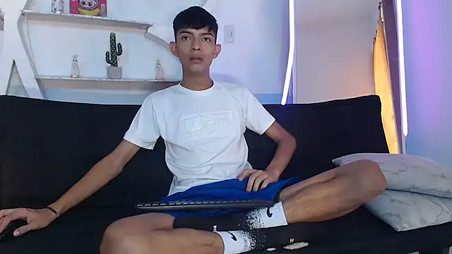 PRETTY SEX1 online show from October 2025 01:32:02 PM