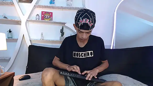 PRETTY SEX1 online show from October 2025 01:34:01 PM