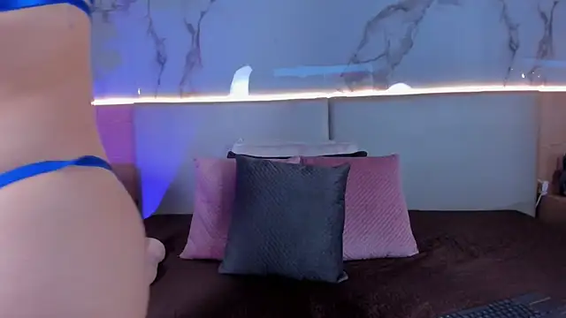 ValSmith  online show from October 2025 03:51:02 AM