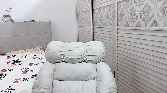 Holiland online show from November 2025 01:00:02 AM