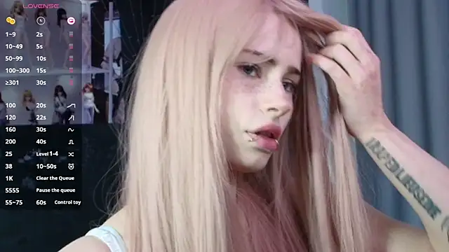 PieraMarch online show from November 2025 07:13:02 AM