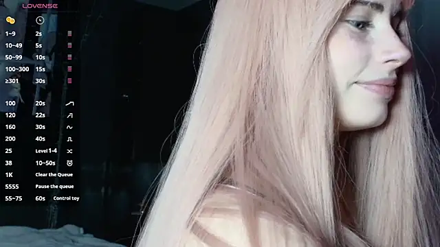 PieraMarch online show from November 2025 05:45:02 PM