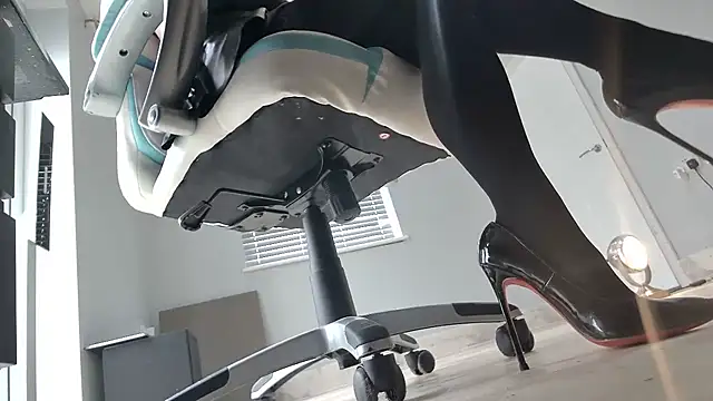 foxyroxymilf online show from September 2025 11:02:01 AM