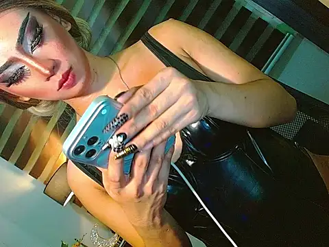 Snapshot of Queen_yasii_88 chatting on June 2026 02:05:01 PM Queen yasii 88 online show from June 2026 02:05:01 PM