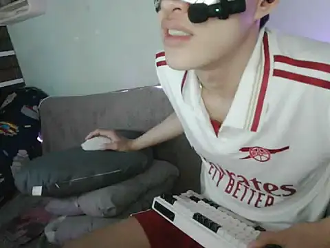 Snapshot of boyhigh1997 chatting on October 2025 04:51:02 PM boyhigh1997 online show from October 2025 04:51:02 PM