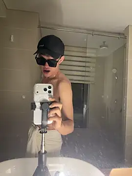 boyhigh1997 online show from April 2026 09:49:02 PM