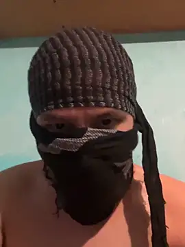 Snapshot of Skinny_Longhair chatting on October 2025 08:14:01 AM Skinny Longhair online show from October 2025 08:14:01 AM