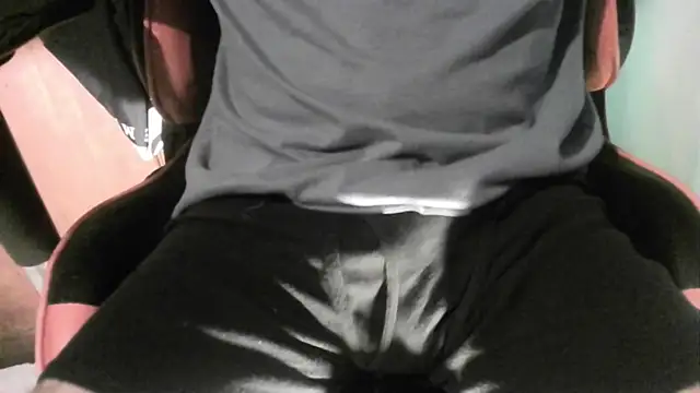 Snapshot of Skinny_Longhair chatting on January 2026 07:24:02 AM Skinny Longhair online show from January 2026 07:24:02 AM