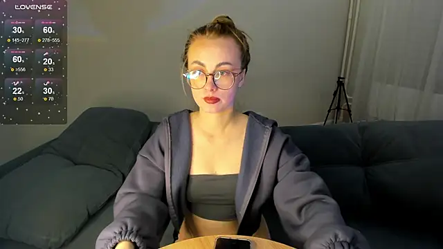 MewStella online show from October 2025 09:10:02 PM