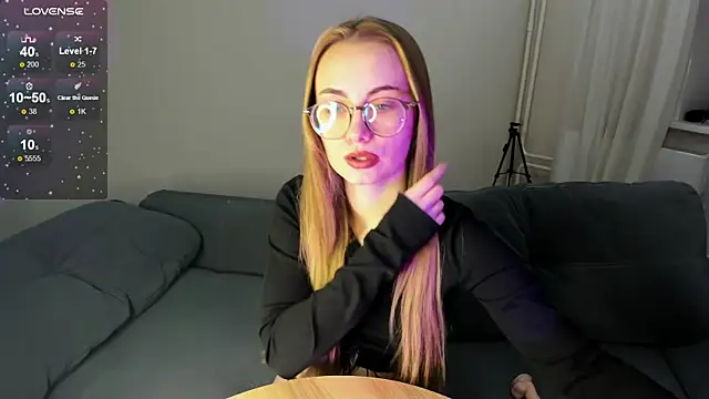 MewStella online show from October 2025 07:14:02 PM