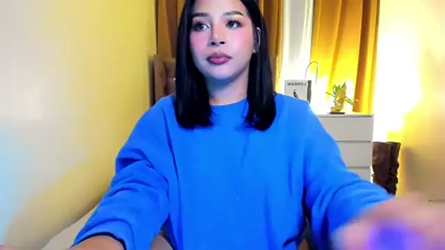 LauraLoove online show from December 2025 05:00:01 PM