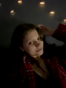 Snapshot of Lunliss chatting on September 2025 07:16:01 PM Lunliss online show from September 2025 07:16:01 PM