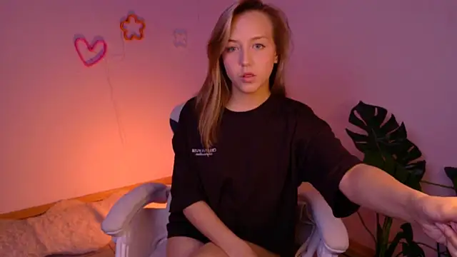 Snapshot of CindySparkl chatting on June 2026 04:43:02 AM CindySparkl online show from June 2026 04:43:02 AM