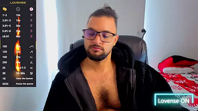 Ernesto-Rodriguez82 online show from October 2025 05:36:01 PM