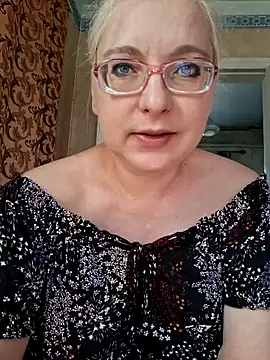 VikaKing online show from April 2026 11:55:02 AM