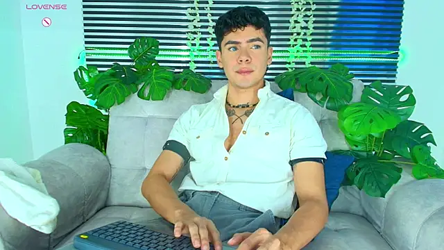 CamiiGuzmanX online show from March 2026 05:08:01 PM