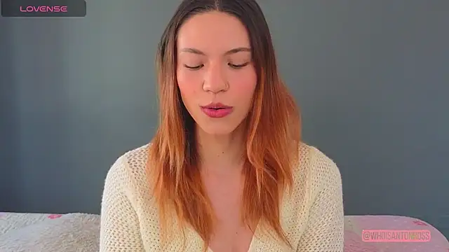 Snapshot of AntonellaaRossii chatting on February 2026 02:14:01 PM AntonellaaRossii online show from February 2026 02:14:01 PM