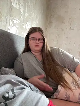 Snapshot of CurvyPaar2 chatting on February 2026 10:11:02 AM CurvyPaar2 online show from February 2026 10:11:02 AM