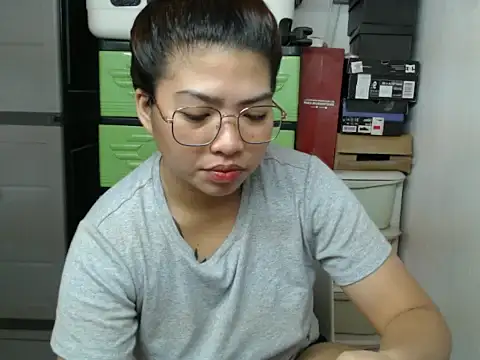 Snapshot of lily_cruz chatting on November 2025 04:12:01 AM lily cruz online show from November 2025 04:12:01 AM