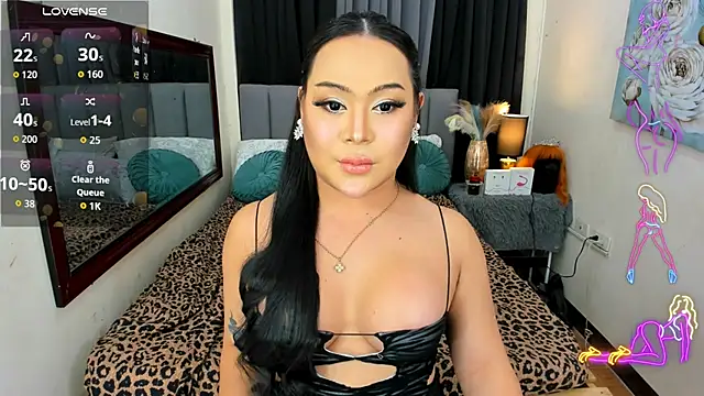 ZiaFamurri online show from June 2026 10:52:02 AM