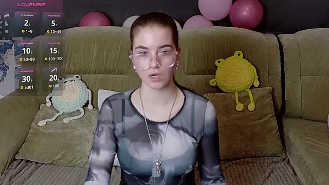 Snapshot of ElzaBlis chatting on February 2026 03:54:02 PM ElzaBlis online show from February 2026 03:54:02 PM