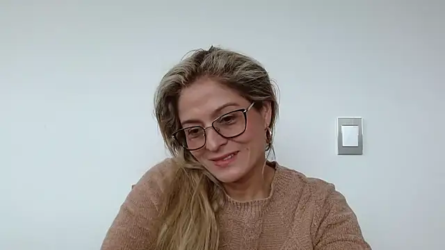 Snapshot of linda-mature43 chatting on October 2025 04:35:02 PM linda-mature43 online show from October 2025 04:35:02 PM