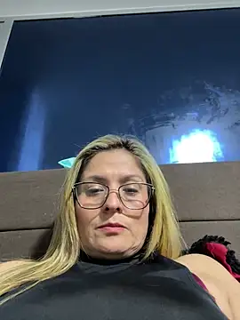 Snapshot of linda-mature43 chatting on October 2025 03:42:01 AM linda-mature43 online show from October 2025 03:42:01 AM