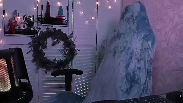 aestheticbeing online show from December 2025 12:09:01 PM