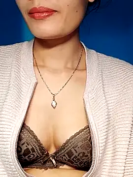 Hinna x online show from November 2025 02:33:02 AM