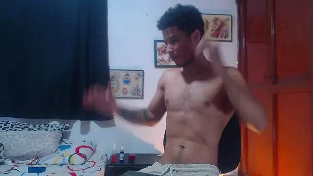 Snapshot of RuiMaddoox chatting on October 2025 12:58:01 PM RuiMaddoox online show from October 2025 12:58:01 PM