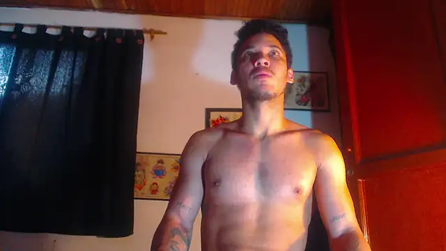 Snapshot of RuiMaddoox chatting on October 2025 12:02:01 PM RuiMaddoox online show from October 2025 12:02:01 PM