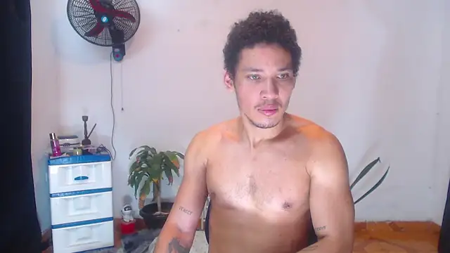 Snapshot of RuiMaddoox chatting on November 2025 03:30:02 PM RuiMaddoox online show from November 2025 03:30:02 PM