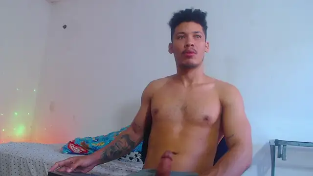 Snapshot of RuiMaddoox chatting on December 2025 12:45:02 PM RuiMaddoox online show from December 2025 12:45:02 PM