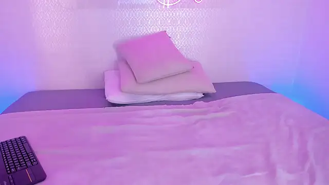 aleksandramiller  online show from January 2026 01:27:02 PM