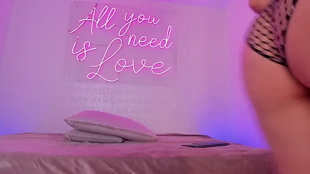 Snapshot of aleksandramiller_ chatting on May 2026 05:14:02 AM aleksandramiller online show from May 2026 05:14:02 AM