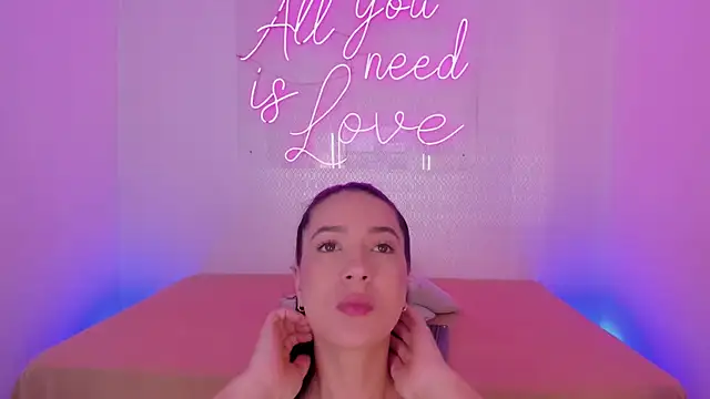 Snapshot of aleksandramiller_ chatting on May 2026 01:26:01 PM aleksandramiller online show from May 2026 01:26:01 PM