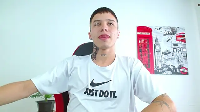 Cumandres18 online show from December 2025 02:10:02 PM