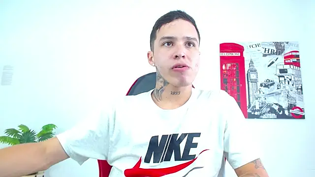 Cumandres18 online show from January 2026 04:11:02 PM