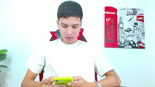 Cumandres18 online show from February 2026 03:10:01 PM