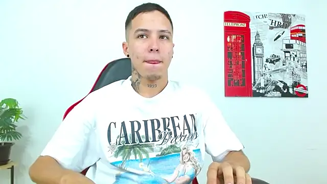 Cumandres18 online show from May 2026 03:11:01 PM