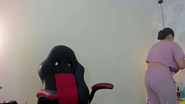 GIANAMILLER6 online show from September 2025 12:16:01 PM