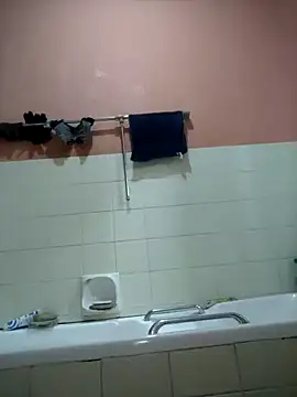 Kateera1 online show from October 2025 06:43:01 PM