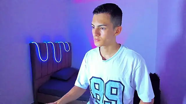 Snapshot of Matiius18 chatting on June 2026 03:05:01 PM Matiius18 online show from June 2026 03:05:01 PM