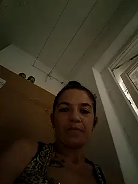 Snapshot of alinaalinutzq chatting on September 2025 06:00:01 PM alinaalinutzq online show from September 2025 06:00:01 PM