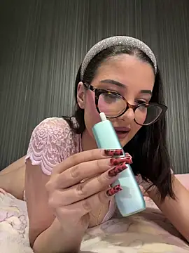 Larra69 online show from March 2026 06:35:02 PM