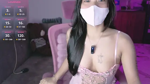 Snapshot of Phuong_Bee chatting on April 2026 01:41:01 PM Phuong Bee online show from April 2026 01:41:01 PM