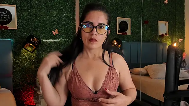 Linagh  online show from December 2025 11:28:02 AM