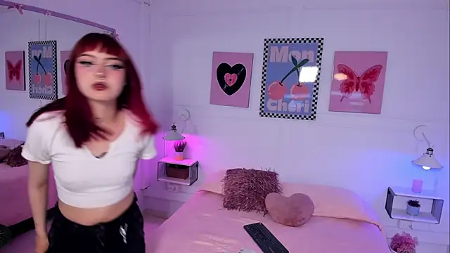 Zoe Lynch  online show from December 2025 12:00:01 PM